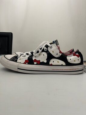 CONVERSE CHUCK TAYLOR ALL STAR Ox HELLO KITTY SNEAKERS MENS S 10.5 WOMENS S 12.5